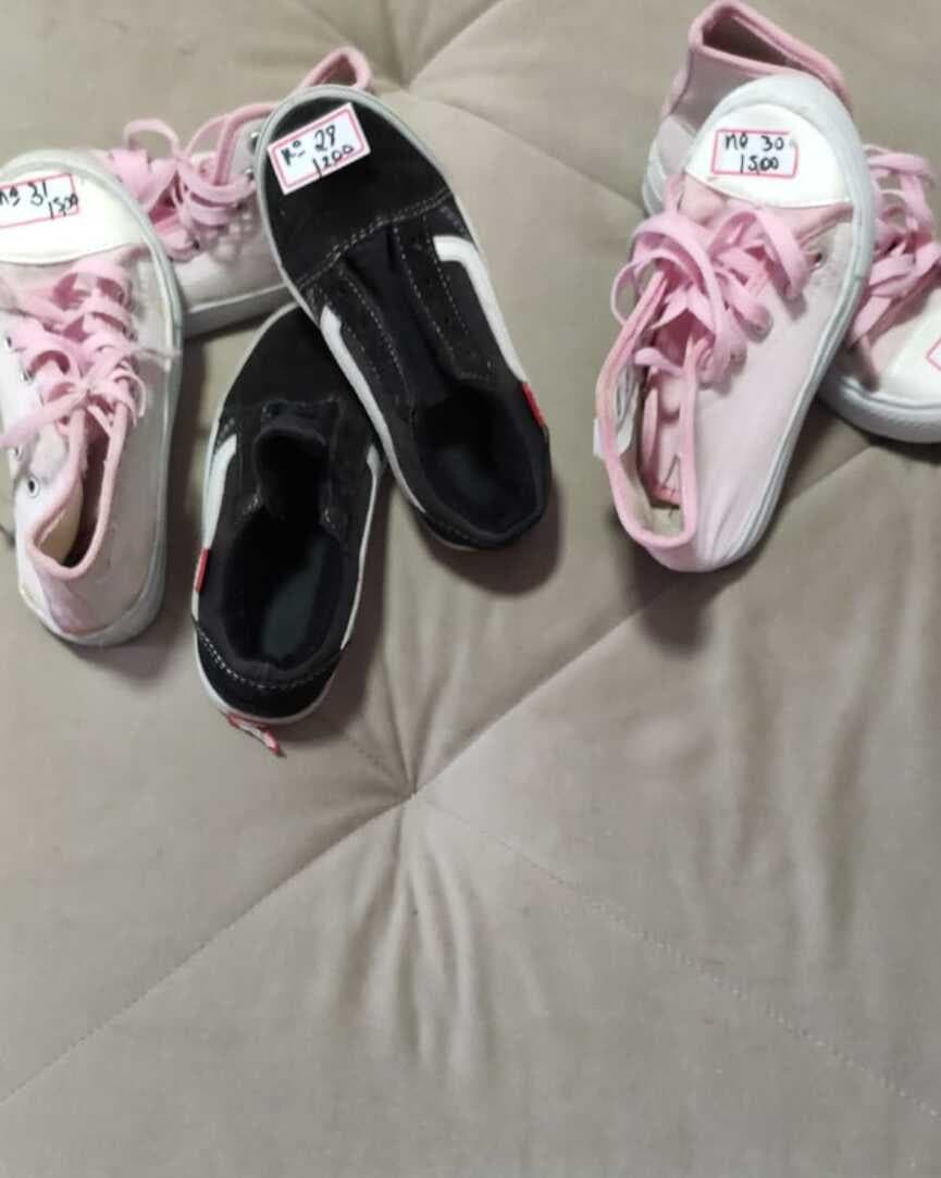 all star -29 e 30- 15,00 cada. VANS - 28- 12,00